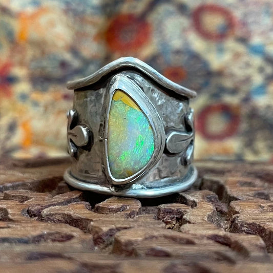 ~AUSTRALIAN PIPE OPAL~ SIZE 6